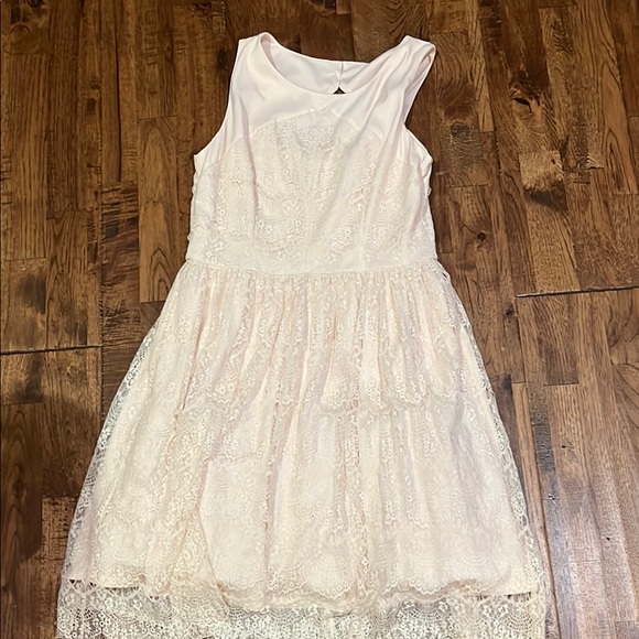 Elegant Lace Kids Dress in Soft Pink - Picture 1 of 3